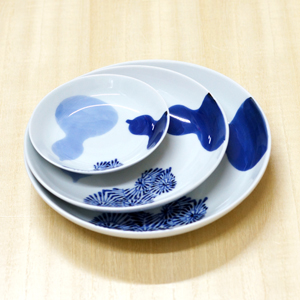 【和食器通販ショップ　藍土な休日】有田焼　そうた窯　染付瓢絵　3.5寸多用皿