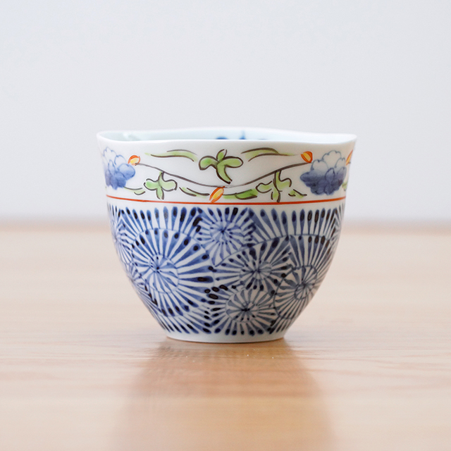 藍土　藍土な休日　和食器　通販　有田焼　そうた窯　唐草　染錦　ゆらりカップ　カップ　フリーカップ