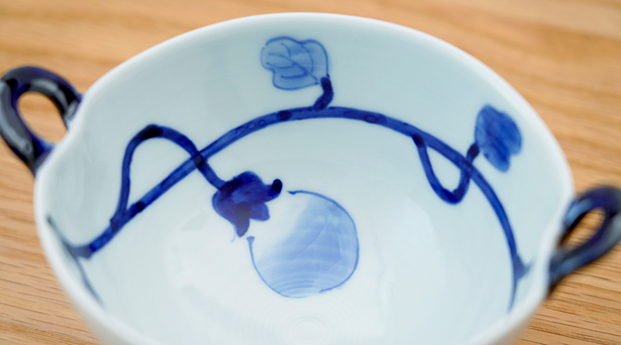 【和食器通販ショップ　藍土な休日】なす絵耳付スープ碗(青・赤)［皓洋窯］