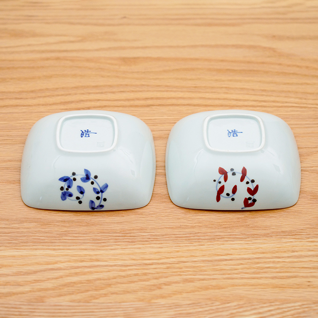 【和食器通販ショップ藍土な休日】　有田焼　皓洋窯　サビ唐草リーフ四角小鉢