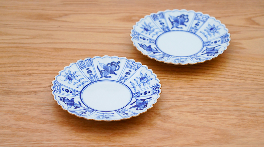 菊文皿　鉄絵　鉢　菓子器　陶磁工芸　箱付　Q1311 菊文皿 鉄絵 鉢 菓子器 陶磁工芸 箱付 Q1311 菊文皿