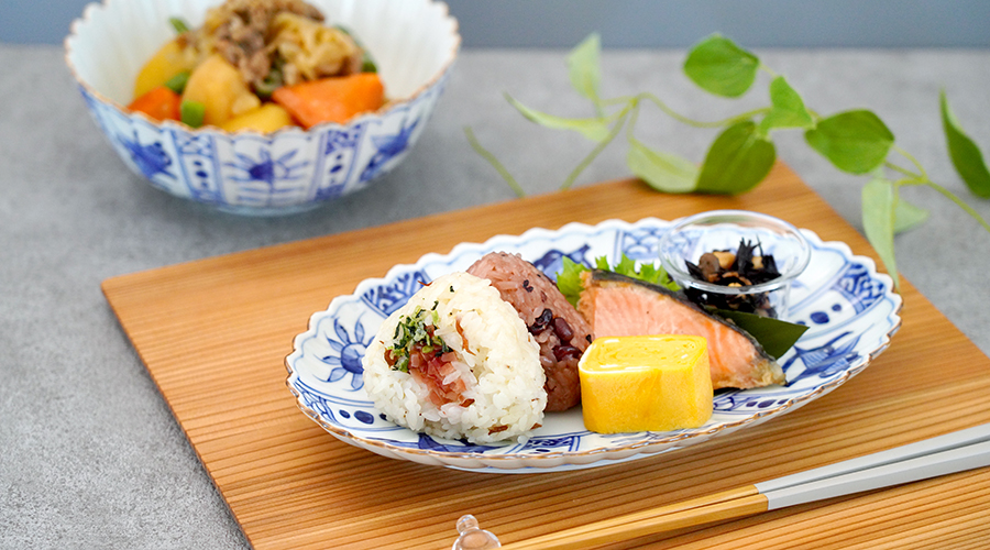 渕サビ芙蓉手菊型楕円プレート［梶謙製磁社］│1人分のメイン料理に