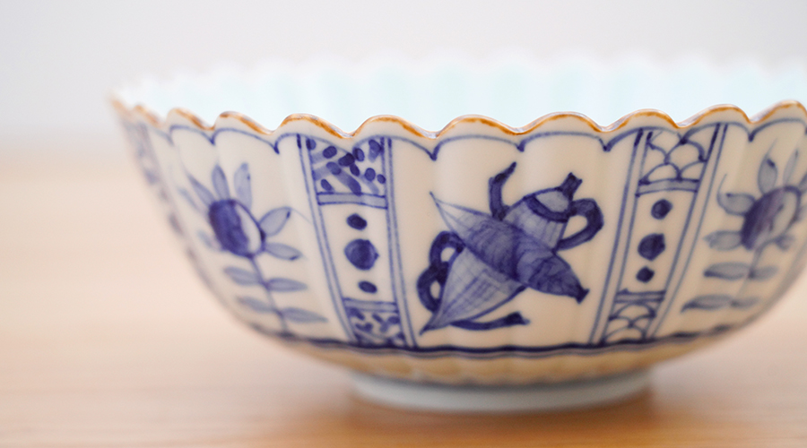 渕サビ芙蓉手菊型鉢［梶謙製磁社］│煮物や和え物の盛り付けにぴったり